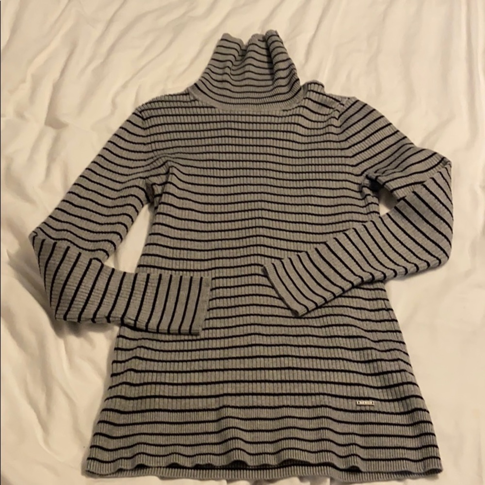 Striped ribbed turtleneck